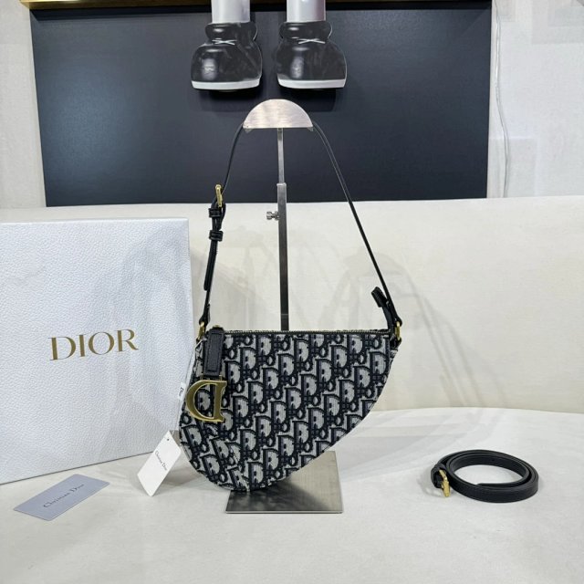 Dior crossbody bag: seller detail photo 1