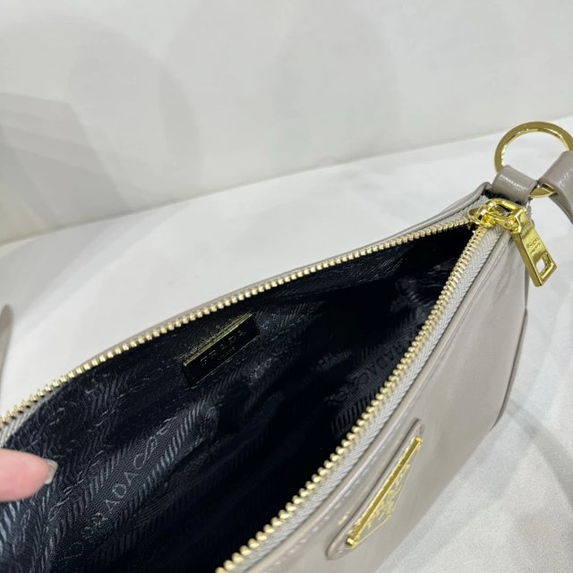 Prada crossbody bag: seller detail photo 8