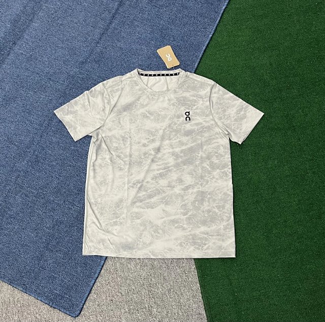 On Running Sports T-shirt & Shorts Set: seller detail photo 2