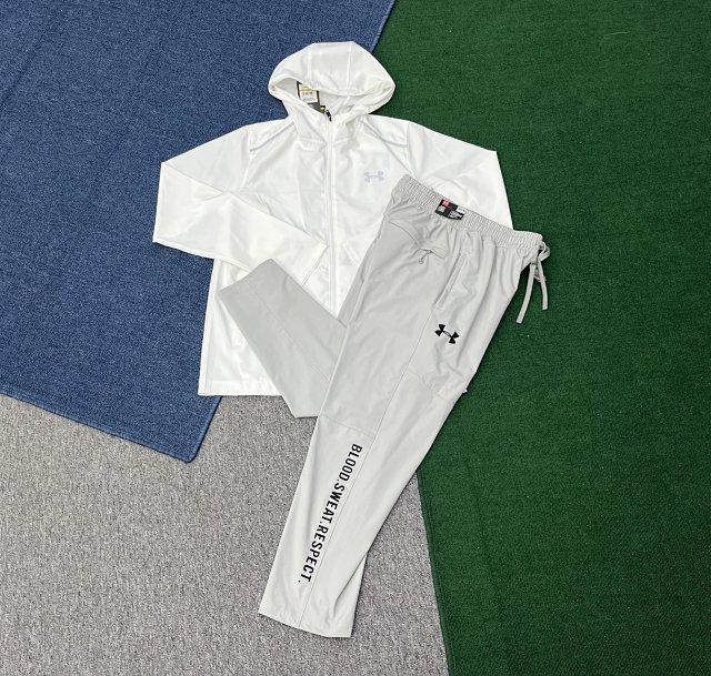Under Armour Tracksuit: seller detail photo 6