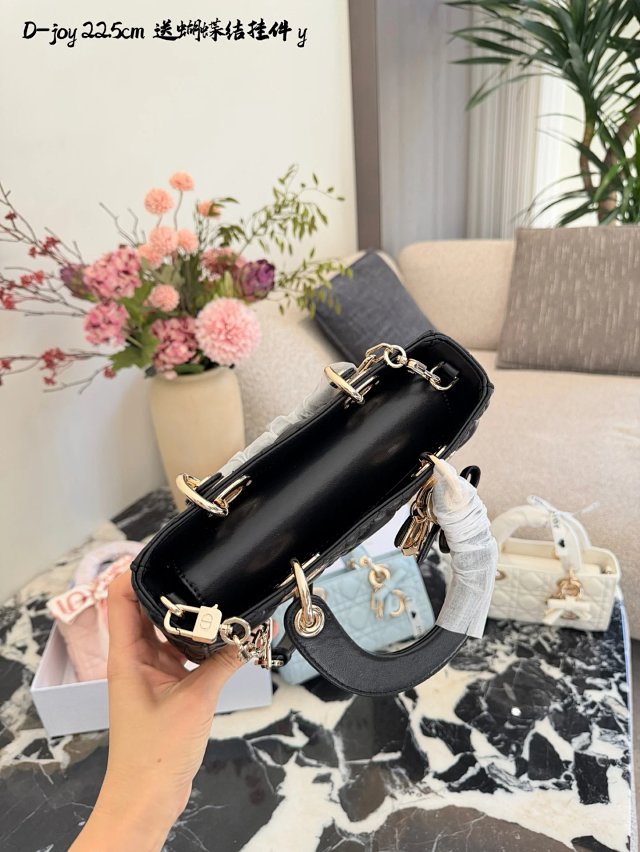 Dior handbag: seller detail photo 6
