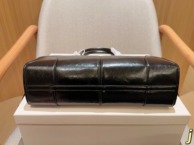 Prada handbag: seller detail photo 6