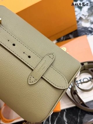 LV Louis Vuitton Bag: seller detail photo 9