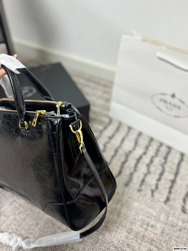 Prada handbag: seller detail photo 7