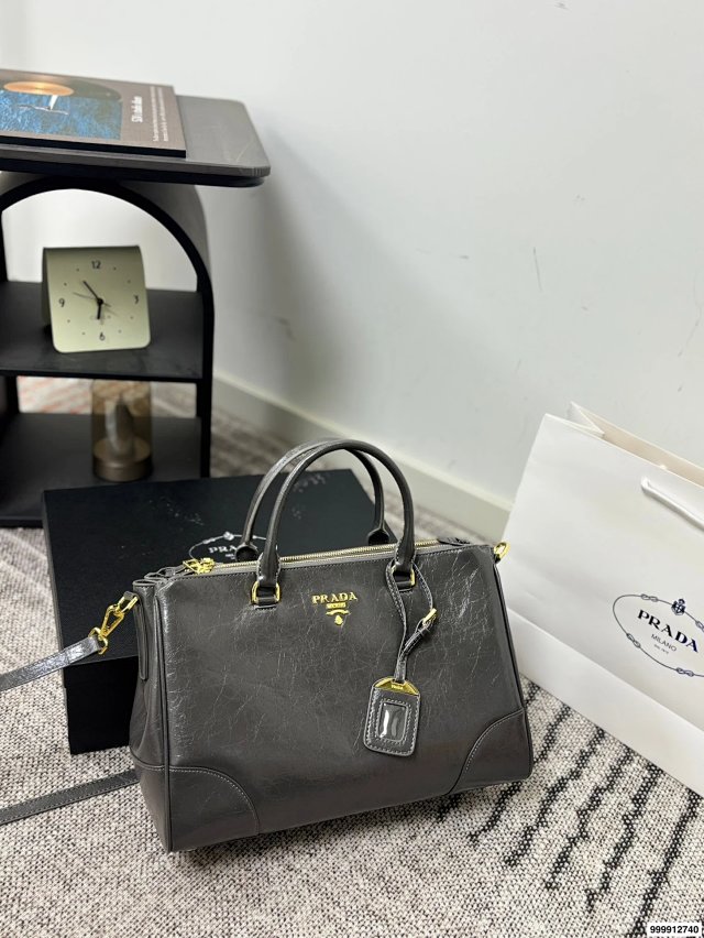 Prada handbag: seller detail photo 3