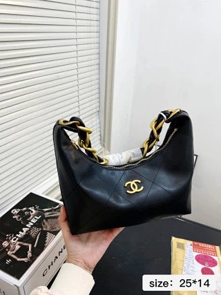 Chanel Bag: seller detail photo 4
