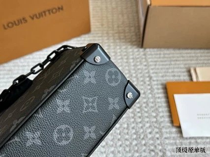 LV Louis Vuitton Bag: seller detail photo 3