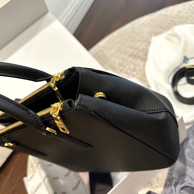 Prada handbag: seller detail photo 5