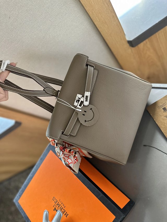 Hermès handbag: seller detail photo 6