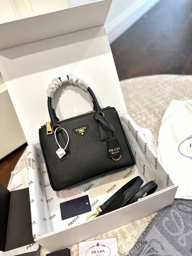 Prada handbag: seller detail photo 1
