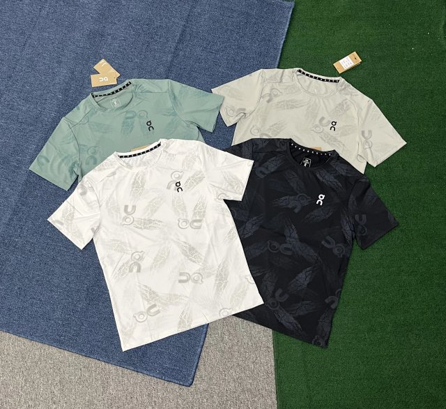 On Running Sports T-shirt & Shorts Set: seller detail photo 1