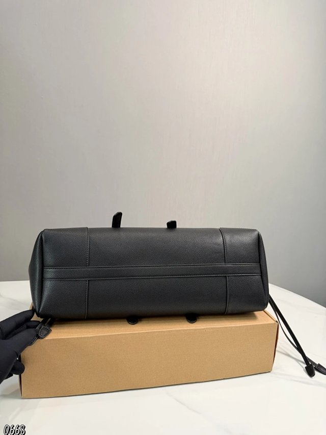 Prada handbag: seller detail photo 6