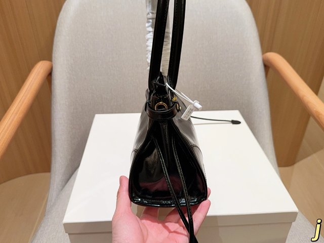 Prada handbag: seller detail photo 5