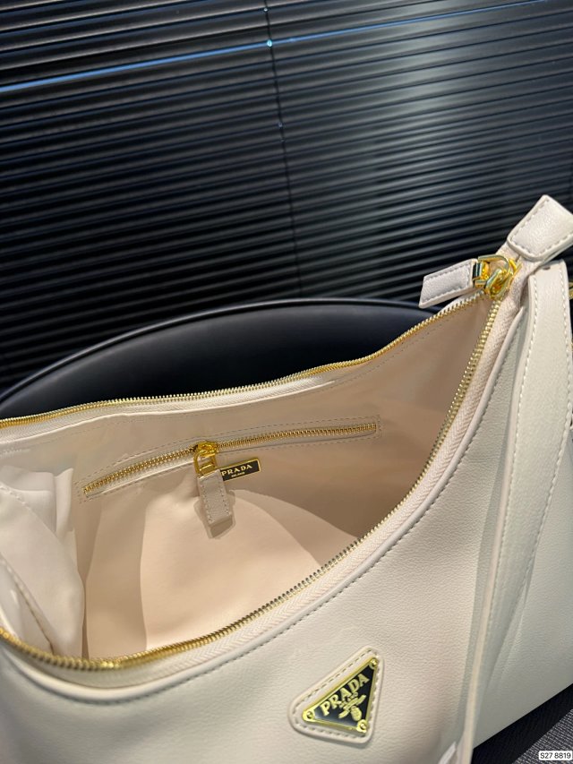 Prada crossbody bag: seller detail photo 9