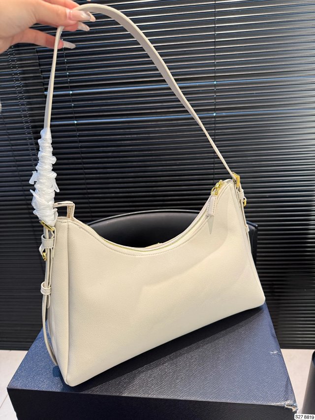 Prada crossbody bag: seller detail photo 6