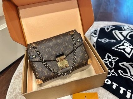 LV Louis Vuitton Bag: seller detail photo 2
