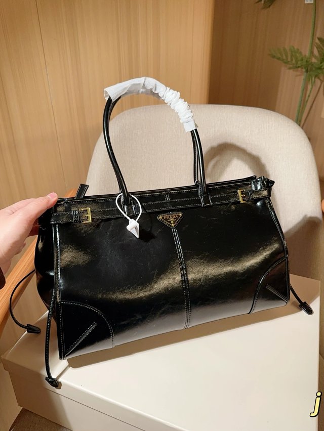 Prada handbag: seller detail photo 2
