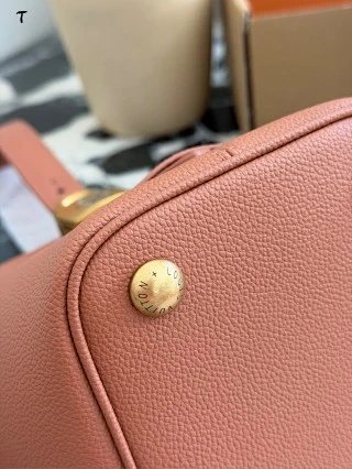 LV Louis Vuitton Bag: seller detail photo 5
