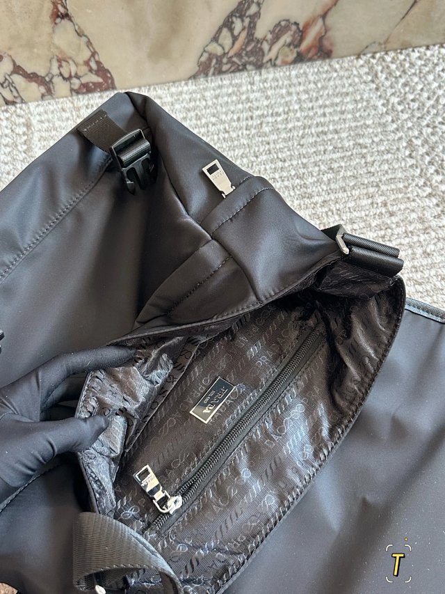 Prada crossbody bag: seller detail photo 9