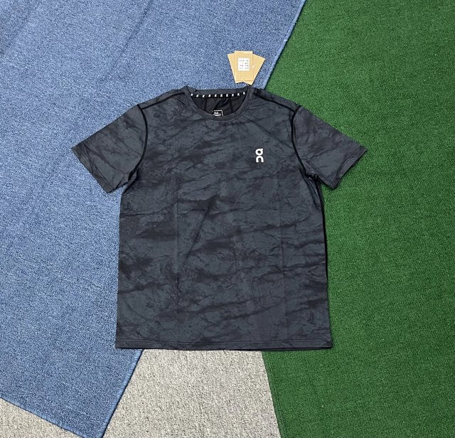 On Running Sports T-shirt & Shorts Set: seller detail photo 3