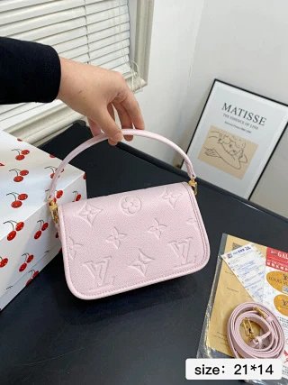 LV Louis Vuitton Bag: seller detail photo 2