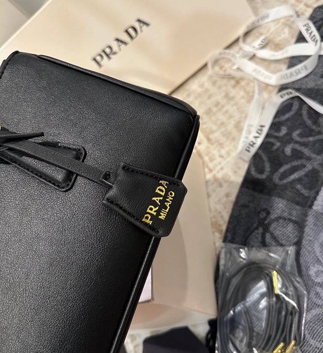 Prada handbag: seller detail photo 4
