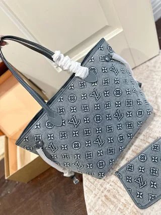 LV Louis Vuitton Bag: seller detail photo 5