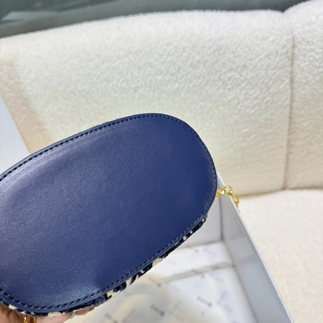Dior crossbody bag: seller detail photo 4