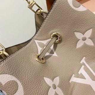 LV Louis Vuitton Bag: seller detail photo 8