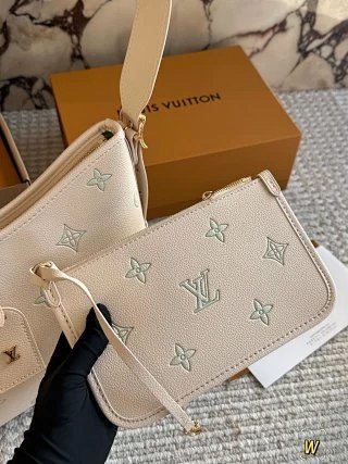 LV Louis Vuitton Bag: seller detail photo 5