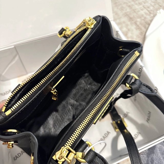 Prada handbag: seller detail photo 6