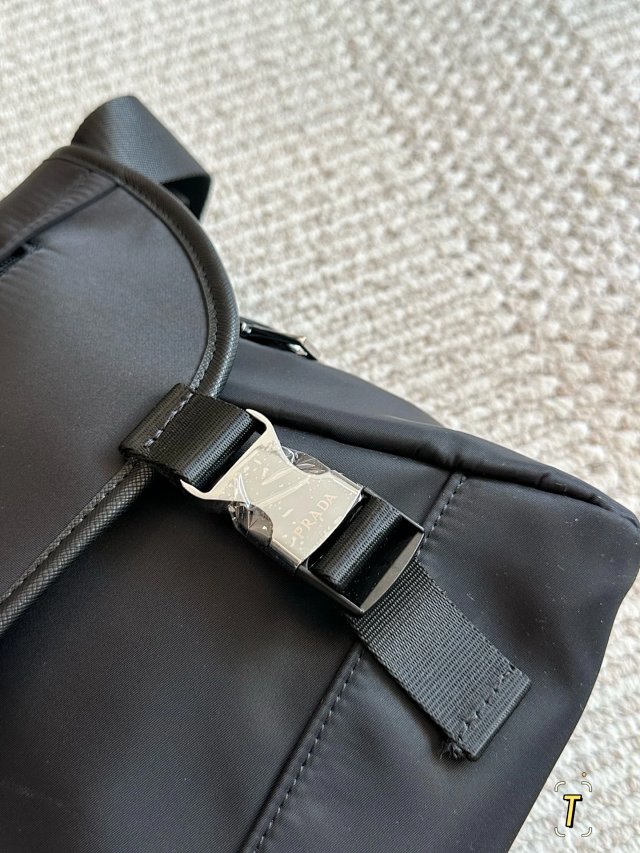 Prada crossbody bag: seller detail photo 6