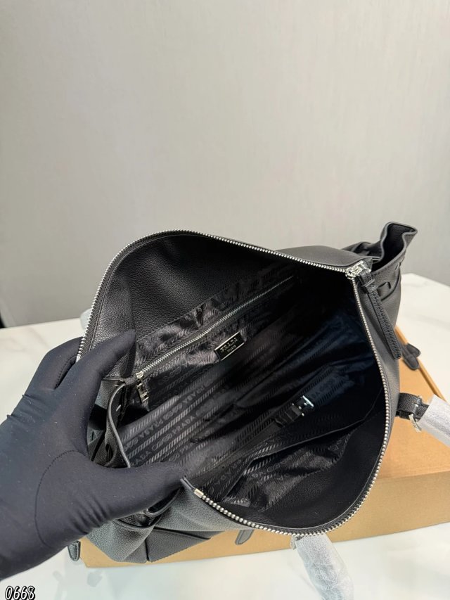 Prada handbag: seller detail photo 9