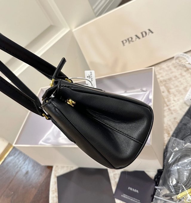 Prada handbag: seller detail photo 5