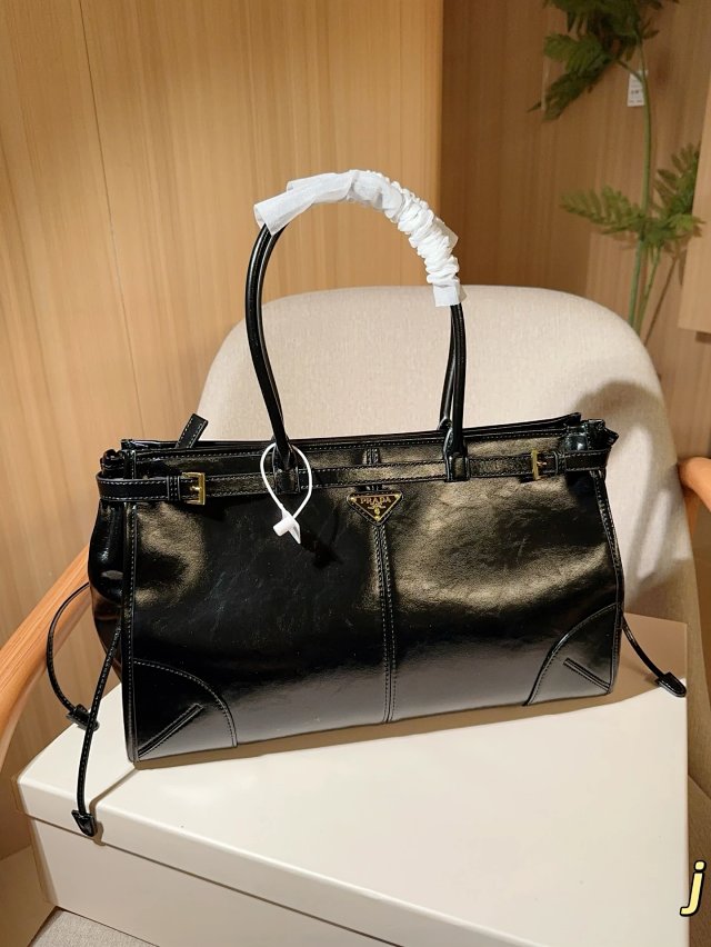 Prada handbag: seller detail photo 1