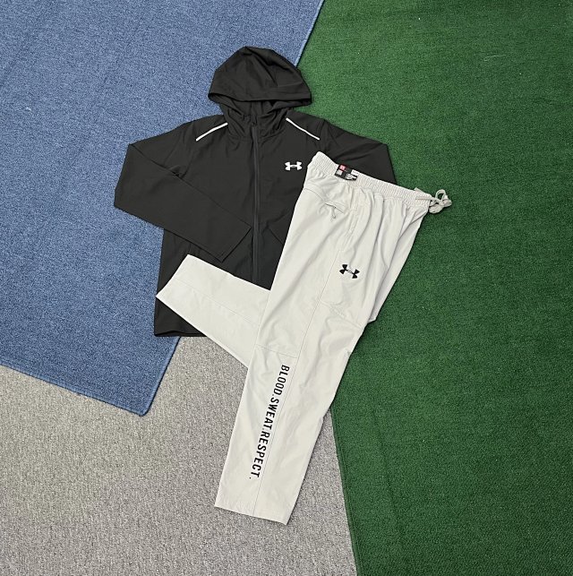 Under Armour Tracksuit: seller detail photo 5