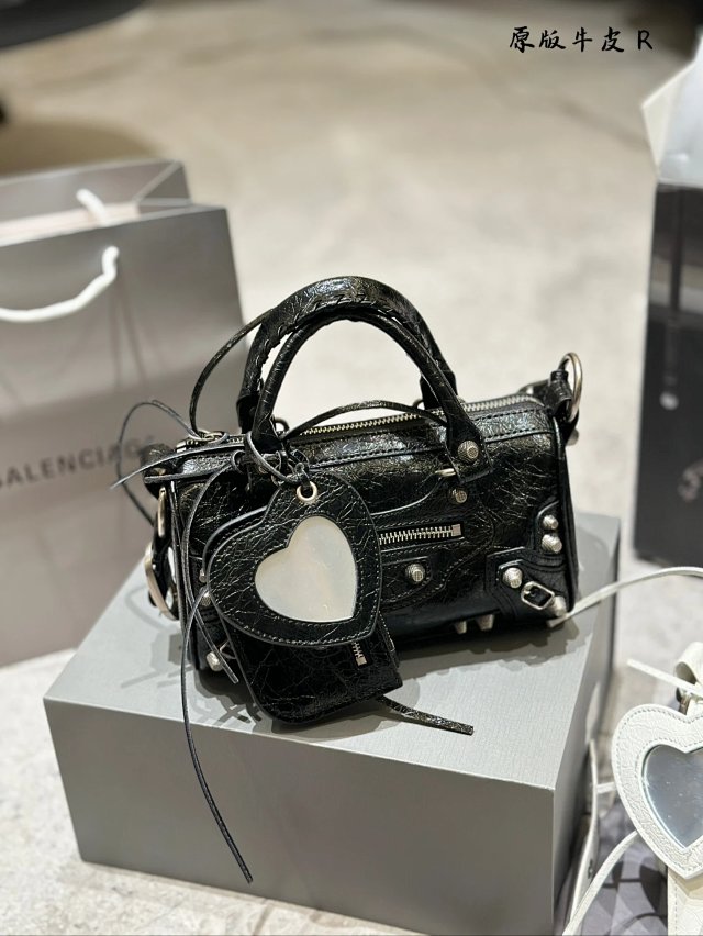 Balenciaga handbag: seller detail photo 2