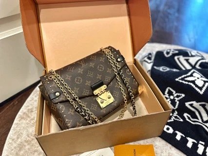 LV Louis Vuitton Bag: seller detail photo 1