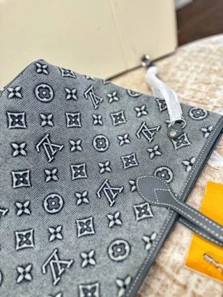LV Louis Vuitton Bag: seller detail photo 8