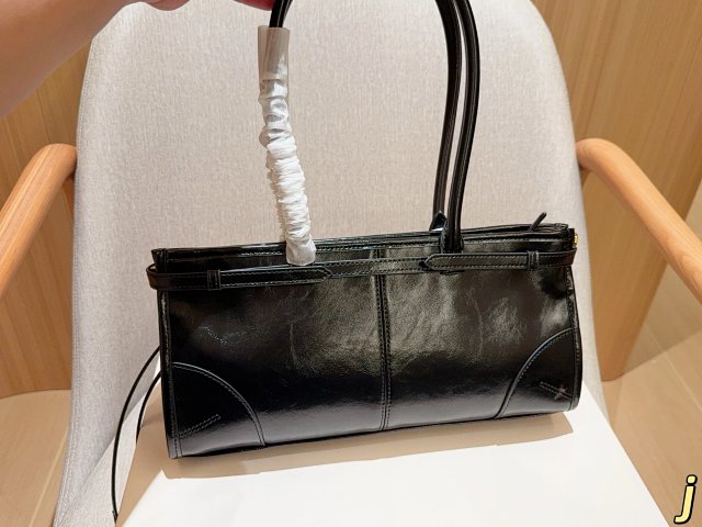 Prada handbag: seller detail photo 4