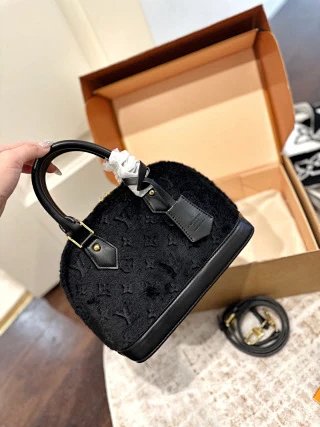 LV Louis Vuitton Bag: seller detail photo 2