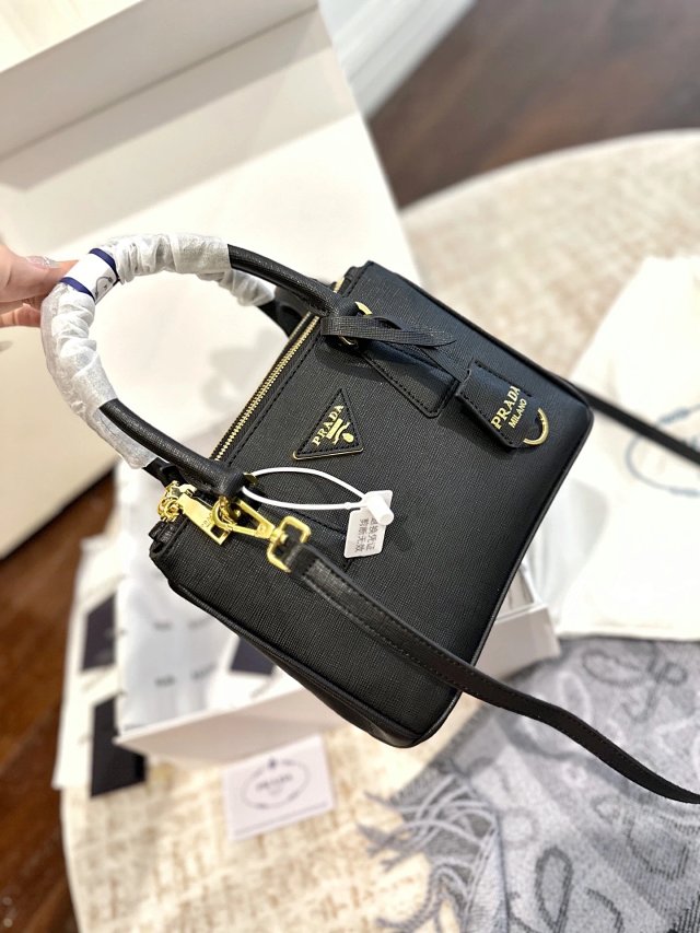 Prada handbag: seller detail photo 5