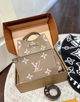 LV Louis Vuitton Bag: seller detail photo 7