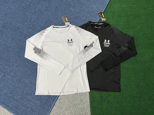 Under Armour Sweatshirt: seller detail photo 1