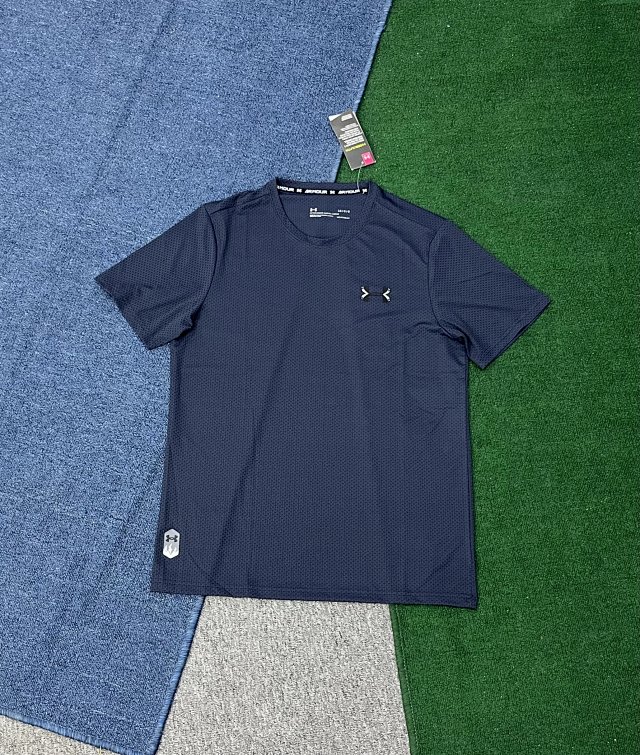 Under Armour T-shirt: seller detail photo 2