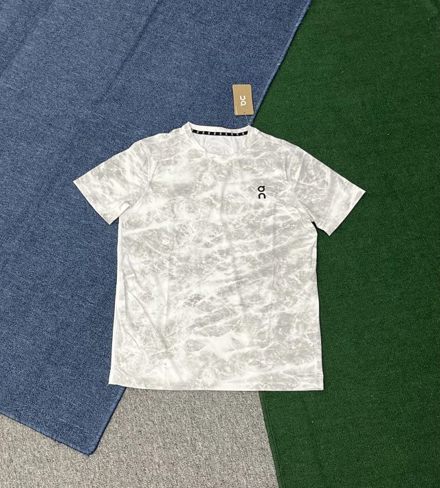 On Running Sports T-shirt & Shorts Set: seller detail photo 4