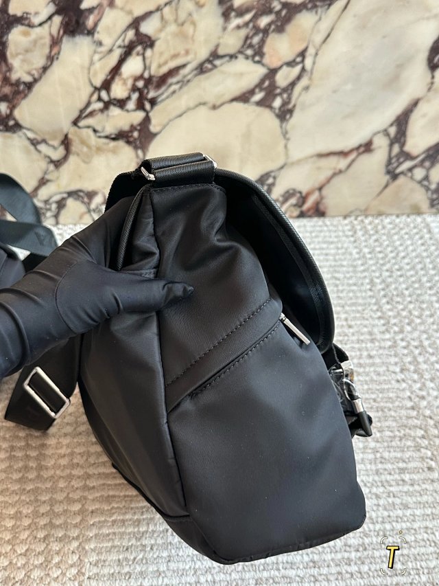 Prada crossbody bag: seller detail photo 3
