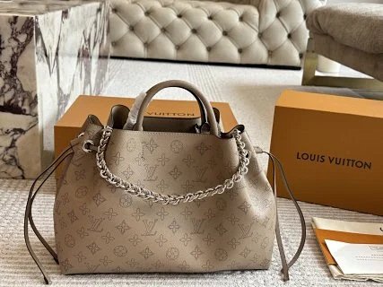 LV Louis Vuitton Bag: seller detail photo 9