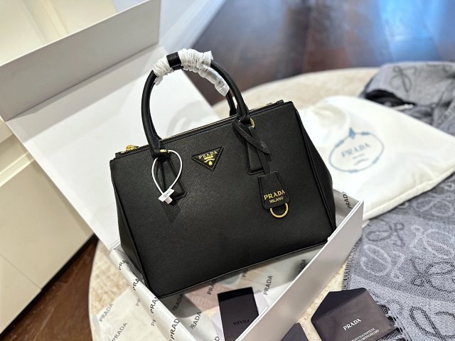 Prada handbag: seller detail photo 1
