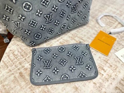 LV Louis Vuitton Bag: seller detail photo 3